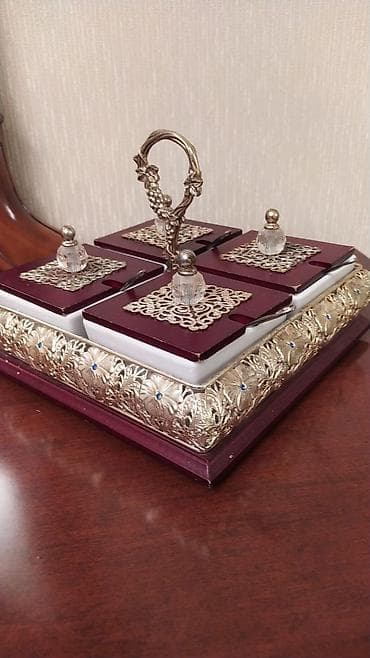 Zərif dizaynlı 4 bölməli ədviyyat/çəkmə qabı dəsti - Material: ağ