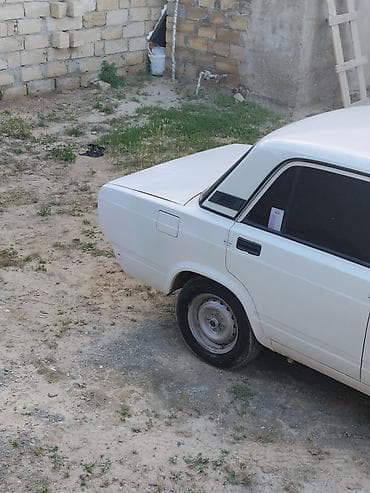 lada 2105: Maşın barterdə olunur üstünlük avtamat 190 yeskaya verilir ama digər — 6
