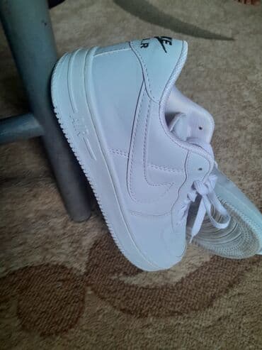 Məhsul: Ağ Nike Air (klassik stil) idman ayaqqabısı - Rəng: tam ağ -