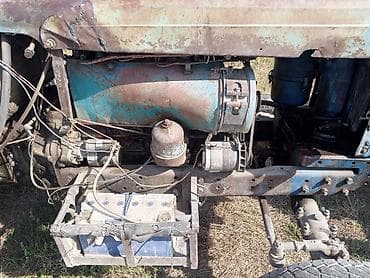on lip: Kənd təsərrüfatı üçün təkərli traktor və qoşqu - Güclü dizel — 2