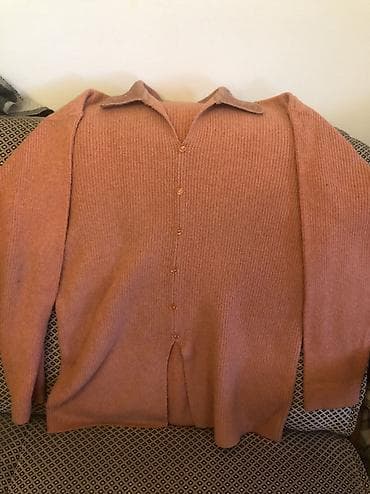 Toy paltarları və aksesuarları: Qara rəngdə,xarici,yumşaq yun jaket. Çox baha alınıb.Kurtka M — 6