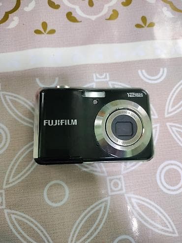Fujifilm fotoaparat. yaddas karti ve kabrosu var. adi batareya ile — 1