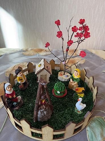 Novruz temalı dekorativ kompozisiya – əl işi mini “həyət” maketi
