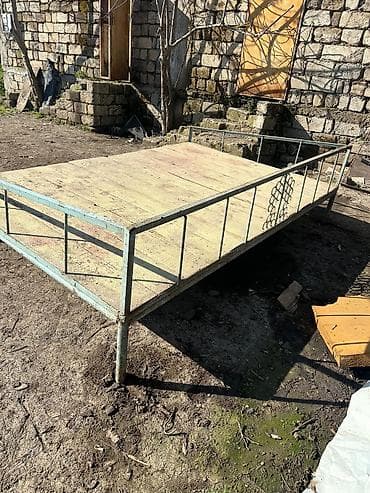 1 tonluq su çəni: Məhsul: Həyətyanı/bağ üçün dəmir çarpayı-taxta skamya Təsvir: - — 3