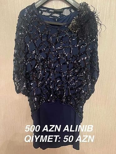 is geyimi: Bu, tünd göy rəngdə, payetli və lələk detallı qadın paltarıdır. Yuxarı — 1