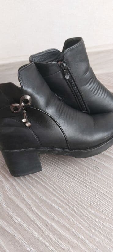 qiz ucun botlar: Ölçü: 38, rəng - Qara, İşlənmiş — 2