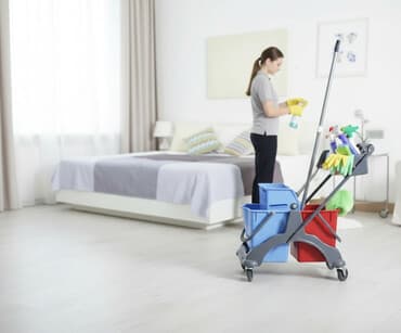 qurtuluş 93 iş elanları: Xadimə tələb olunur, 18-29 yaş, 3/1, Gündəlik ödəniş — 1