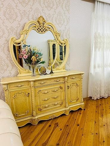 Klassik üslubda tam qonaq otağı dəsti Dəst tərkibi: - Yemək masası