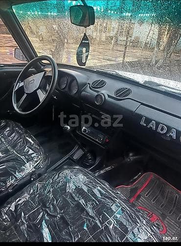 2107 satışı: VAZ 2106, ağ rəng, sedan kuzov. Xüsusiyyətlər: - Klassik 2106 — 8