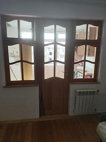 taxta qapı: Taxta və dəmir qapı dəsti - Giriş qapısı: tünd rəngli metal qapı — 2