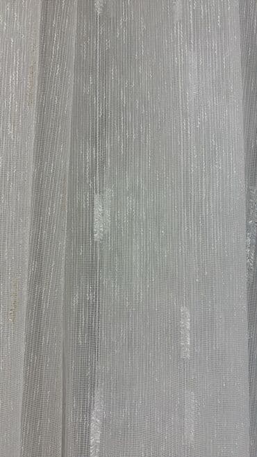 ağ tül perde: Zərif, ağ rəngli tül pərdə. Otağa incəlik və yüngüllük gətirir — 11