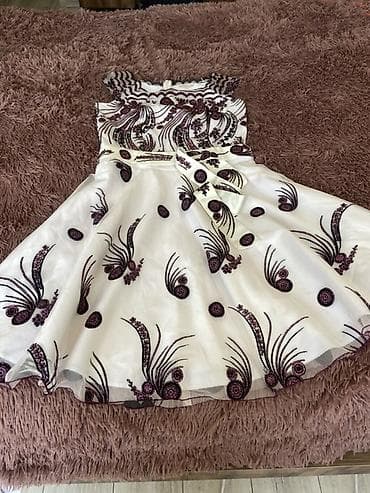 GRAZZYA markalı qadın paltarı – ölçü 42 - Rəng: süd-ağ fon üzərində