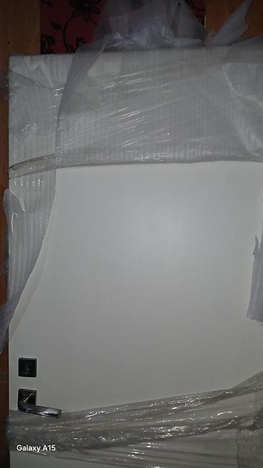 Salam ev qapısıdı təzədir uzun 2metr eni 80sm təzə qapıdır alçipandan