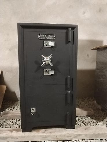 balaca seyf: Seyf ucuz. Seyf Türk zavod malı. Seyf silah saxlamaq üçün böyük — 1