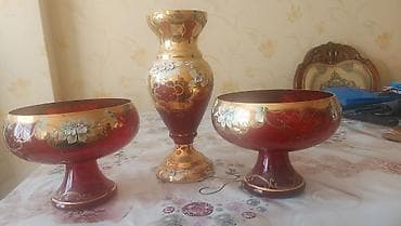 gulu: Qırmızı-qızılı dekorativ dəst – 3 hissə Tərkibi: - 1 ədəd hündür vaza — 1