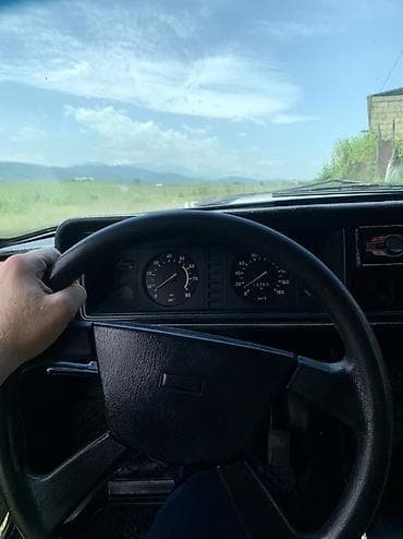 46 kuza: VAZ 2107, ağ rəng, 4 qapılı sedan. Maşın otur sür maşındı 2006 1.7 — 8