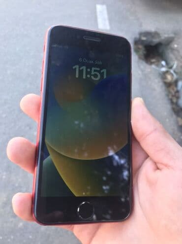 iphone 11 qırmızı: IPhone 8 — 3