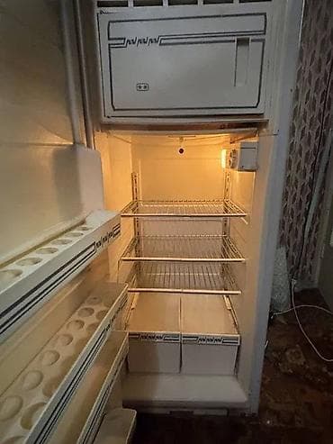 soyuducu mingecevir: Soyuducu Çinar. Köhnə model. Soyudur. Normal işləyir. Bağda təmir — 2