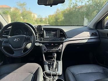 Hyundai Elantra: 2 l | 2017 il Sedan — 6