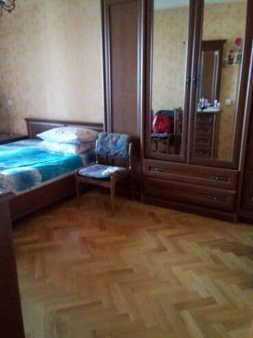 9 ci mikrorayon satilan evler: Bakı, 3 otaqlı, Köhnə tikili, m. Xalqlar Dostluğu, 90 kv. m — 4