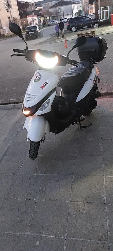 Motonəqliyyat: Skuter – XROAD şəhər tipi - Rəng: ağ/qara ikirəng dizayn - Model — 1