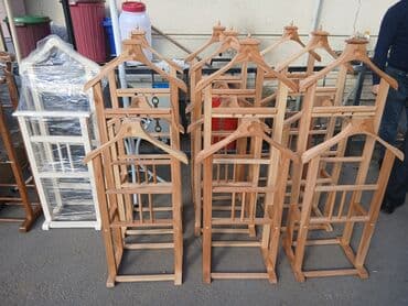 вешалка настенная в прихожую белая: Bu, paltarların səliqəli saxlanması üçün nəzərdə tutulmuş taxta — 3