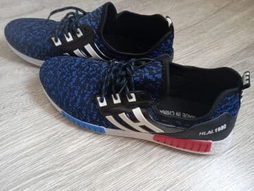 женские кроссовки mizuno: 1ci kişi ayaqqabısı 42razmerle de gedir, 2ci qara 44 razmer — 2