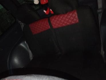 avtobus satilir: Toyota RAV4, birinci nəsil, qırmızı rəng. Ön hissədə Toyota loqolu — 4