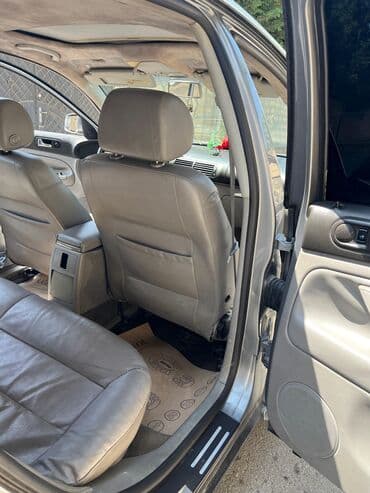 vito güzgü: Volkswagen Passat: 1.8 l | 2002 il Sedan — 4