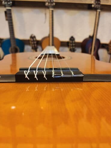 gitar klasik: Klassik gitara valencia vc 264 h üst:sitka spruce qol: ebonized — 2