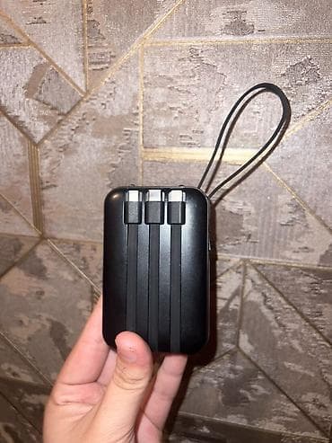 first light: Kompakt universal powerbank – üzərində inteqrə olunmuş 3 şarj kabeli — 1