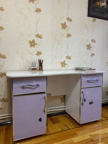 kompüter masa: Kompüter masası — 1