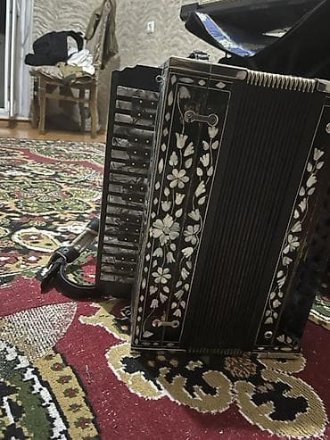 Qarmonlar: Qarmon – dekorlu, ana mirvari naxışlı - Növ: knopf akordeon tipli — 1