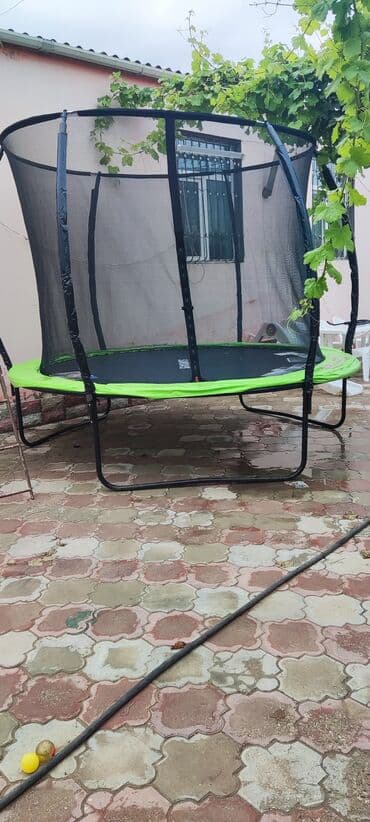 дом с бассейном: Salam. Bu ayin biri alinib, yani sentabirin biri. Yenidir. Heyetde yer — 2