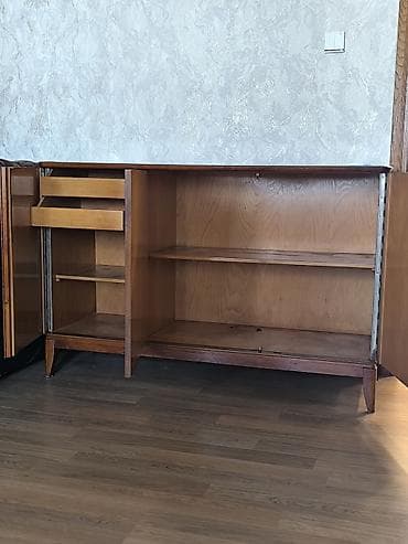 bufet biləcəri: Ağac komod/bufet - Material: tam ağac karkas, təbii şpon örtük - — 2