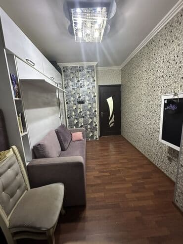 qara qarayev: Mətbəx hissəsində ağ rəngli modul mebellərlə təchiz olunmuş, qara — 16