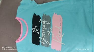 Ağ rəngli qadın qısa topu. Dairəvi yaxalı və qolsuz dizayna malikdir — 2