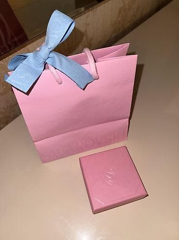 Swarovski Yeni oz qutu ve paketinda verilecek. Bakida qiymeti 275 azn