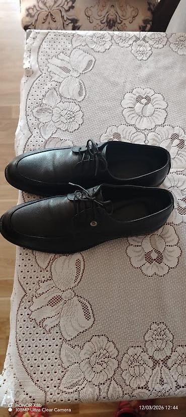 Ayaqqabılar: Kişi üçün klassik bağlamalı ayaqqabı - Rəng: qara - Üst hissə — 1