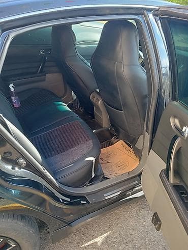 man sat: Nissan Teana – qara rəngli, geniş və komfortlu sedan. Xüsusiyyətlər — 8