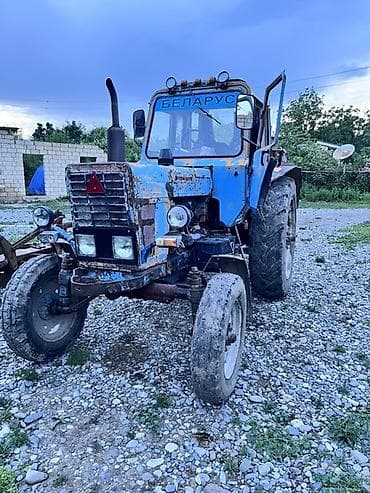 balaca maşın: MTZ traktor, kabinəli, arxa 3 nöqtəli asqı və PTO ilə. Mexaniki — 7