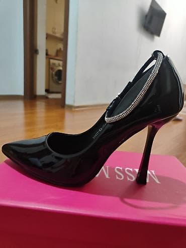 Qara laklı qadın klassik tuflisi - Model: incə burunlu, stiletto