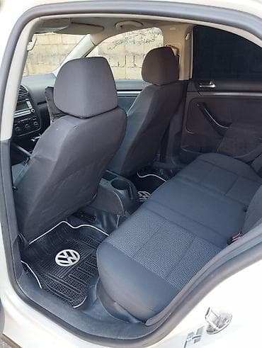 kia rio maqintafon: Volkswagen Jetta sedan – ağ rəng, avtomatik transmissiya. Əsas — 4