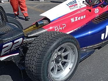 moto teker: Formula 1 həvəskarları üçün F1disqi yarış masin üzərindən çıxıb.OZ — 2