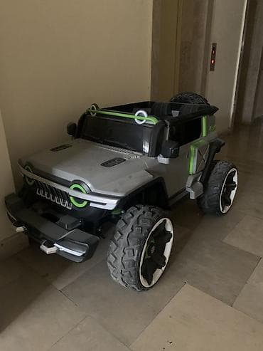 partalar: Uşaq üçün elektrikli maşın – off-road SUV stili - Rəng: boz/qarışıq — 1