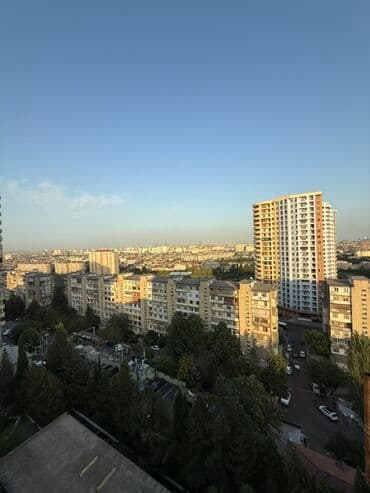 20 sahede kiraye evler: Mənzilin təqdimatı - Geniş və işıqlı salon: iri panoram pəncərə — 13