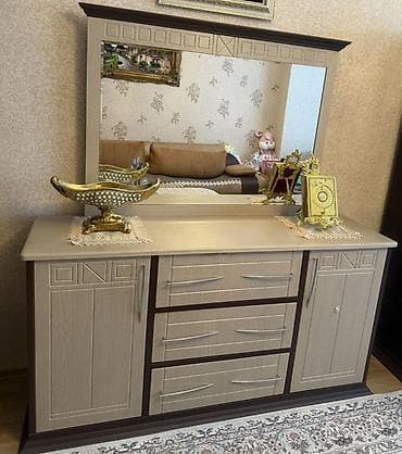 xonca qapilar: Komod — 3