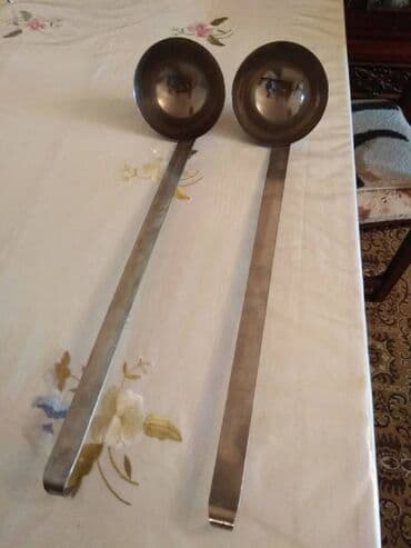 Çömçə, paslanmayan. Qulpun uzunluqu 50 sm., həcmi 500 ml. SSSR mali