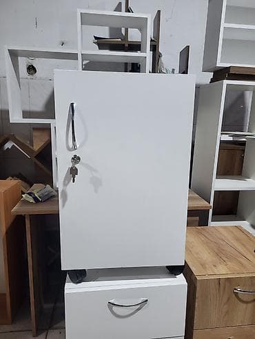 Ağ rəngli, təkərli kilidli dolab - Material: laminat/MDF tipli ağ