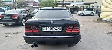 met: Mercedes-Benz E-Class sedan (W210) - Kuzov: qara rəng, 4 qapılı sedan — 5